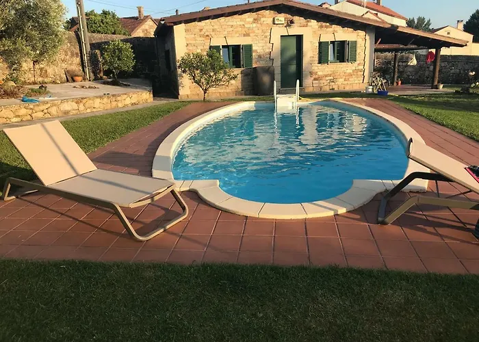 Casa Rustica Piscina, Apartadino בית נופש